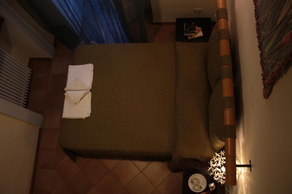 Dimora Dei Giganti Bed & Breakfast Napoli Oda fotoğraf