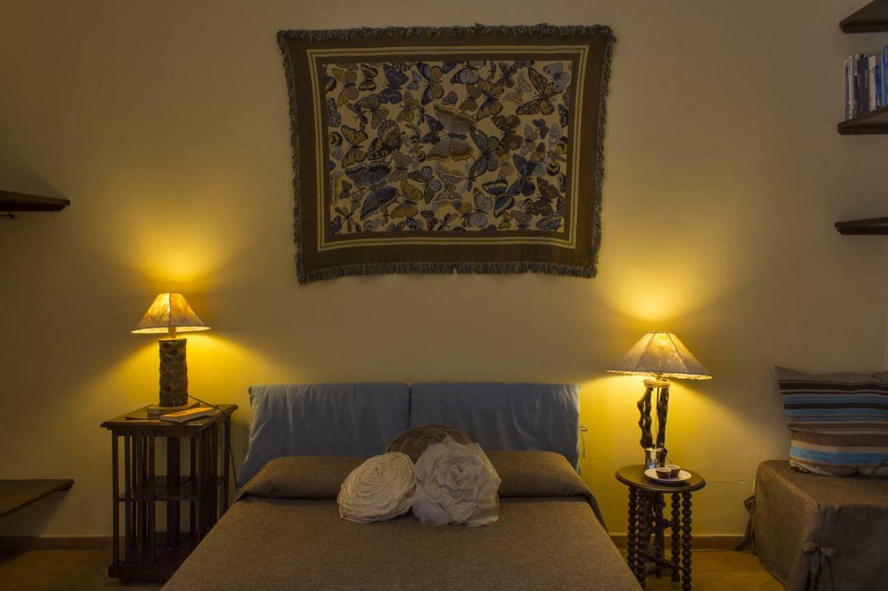 Dimora Dei Giganti Bed & Breakfast Napoli Oda fotoğraf